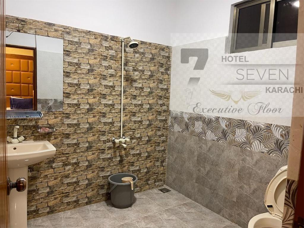Hotel Seven 7 Karachi Ngoại thất bức ảnh
